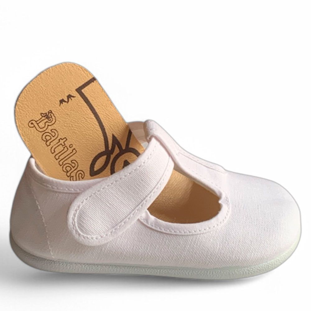 Es un tipo de zapatatilla muy versátil, que se puede usar en momentos más formales o en el día a día.