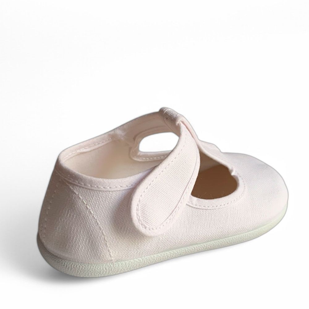 Es un tipo de zapatatilla muy versátil, que se puede usar en momentos más formales o en el día a día.