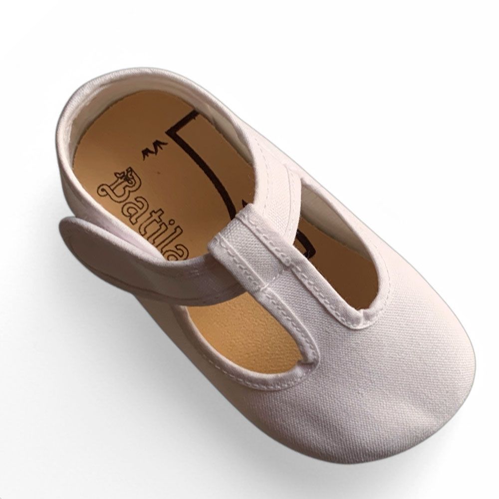 Es un tipo de zapatatilla muy versátil, que se puede usar en momentos más formales o en el día a día.